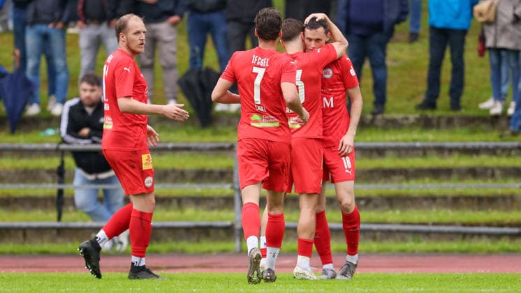 Players of 1 FC Germania Egestorf Langreder with goal celebration, cheering, jubilant, optimistic, match scene, highlight, joy about the goal to 1 1 by scorer Nick Bode 1 FC Germania Egestorf Langreder, 18 right , 03 06 2026, Bremen Germany , Soccer, promotion round Regionalliga Nord, Blumenthaler SV 1 FC Germania Egestorf Langreder xobx