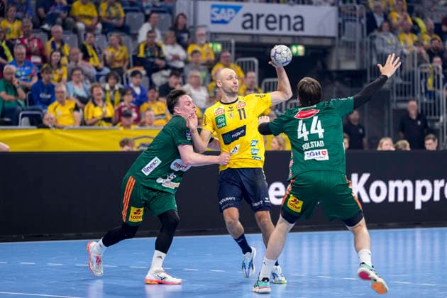 from left Leif Tissier Die Recken, 7 , Lukas Sandell RNL, 11 , Thomas Alfred Solstad Die Recken, 44 , duel, duel scene, duel, tackle, tackling, dynamics, action, action, 03 06 2026, Mannheim Germany , Handball, Bundesliga, Rhein Neckar Löwen TSV Hannover Burgdorf xozx