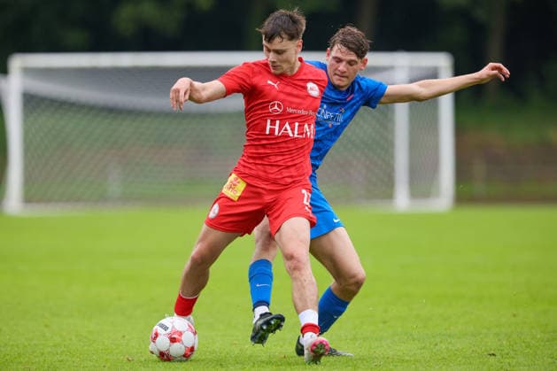 from left Lasse Denker 1 FC Germania Egestorf Langreder, 23 and Hugo Weber Blumenthaler SV, 27 in duel, duel, dynamics, action, action, match scene, 03 06 2026, Bremen Germany , Soccer, promotion round Regionalliga Nord, Blumenthaler SV 1 FC Germania Egestorf Langreder xobx