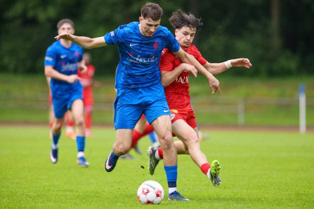 from left Luis Seidel Blumenthaler SV, 25 and Finn Hoffmann 1 FC Germania Egestorf Langreder, 9 in duel, duel, dynamics, action, action, match scene, 03 06 2026, Bremen Germany , Soccer, promotion round Regionalliga Nord, Blumenthaler SV 1 FC Germania Egestorf Langreder xobx