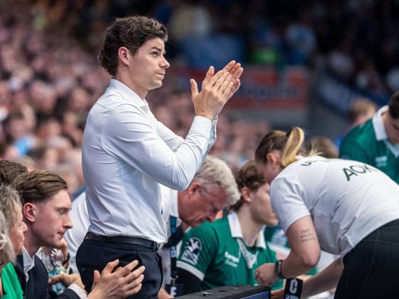 Rutger ten Velde Frisch Auf Goeppingen, 05 supports his team from the outside, Frisch Auf Goeppingen vs TVB Stuttgart, Handball, 1 Bundesliga, Men, Season 2025 2026, 03 06 2026, Frisch Auf Goeppingen vs TVB Stuttgart, Handball, 1 Bundesliga, Men, Season 2025 2026, 03 06 2026 Goeppingen Copyright: xEibner-Pressefoto MichaelxSchmidx EP_MST