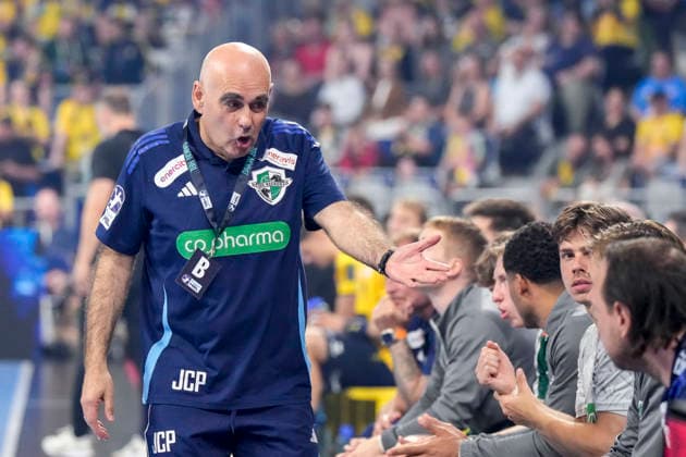 Juan Carlos Pastor coach, head coach, Die Recken , gives instructions, gestures, gesticulates with arms, single picture, single photo, action, action, 03 06 2026, Mannheim Germany , Handball, Bundesliga, Rhein Neckar Löwen TSV Hannover Burgdorf xozx