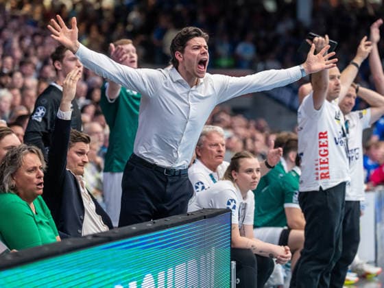 Rutger ten Velde Frisch Auf Goeppingen, 05 cheers on his team loudly from outside, Frisch Auf Goeppingen vs TVB Stuttgart, Handball, 1 Bundesliga, Men, Season 2025 2026, 03 06 2026, Frisch Auf Goeppingen vs TVB Stuttgart, Handball, 1 Bundesliga, Men, Season 2025 2026, 03 06 2026 Goeppingen Copyright: xEibner-Pressefoto MichaelxSchmidx EP_MST