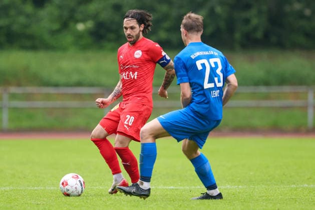 from left Joshua Siegert 1 FC Germania Egestorf Langreder, 20 and Paul Lentz Blumenthaler SV, 23 in duel, duel, dynamics, action, action, match scene, 03 06 2026, Bremen Germany , Soccer, promotion round Regionalliga Nord, Blumenthaler SV 1 FC Germania Egestorf Langreder xobx