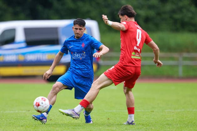 from left Alejandro Kellnar Blumenthaler SV, 26 and Finn Hoffmann 1 FC Germania Egestorf Langreder, 9 in duel, duel, dynamics, action, action, match scene, 03 06 2026, Bremen Germany , Soccer, promotion round Regionalliga Nord, Blumenthaler SV 1 FC Germania Egestorf Langreder xobx