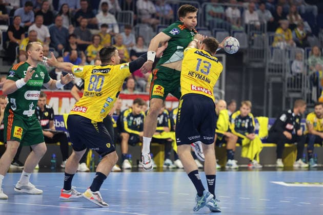 In the tussle from left Jannik Kohlbacher Rhein Neckar Loewen, 80 and right Sebastian Heymann Rhein Neckar Loewen, 13 GER, Rhein Neckar Loewen vs TSV Hannover Burgdorf, Handball, 1 Bundesliga, Season 2025 2026, 03 05 2026 GER, Rhein Neckar Loewen vs TSV Hannover Burgdorf, 1 Bundesliga, Season 2025 2026, 03 05 2026 Mannheim Copyright: xEibner-Pressefoto JoergxHirschx EP_JHH