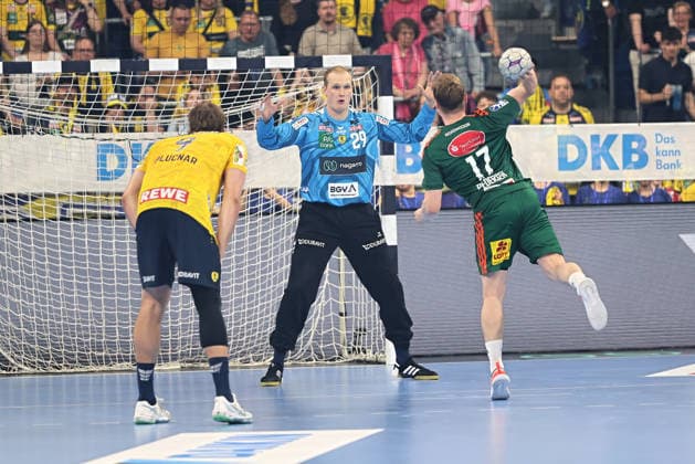 Goal throw by August Baskar Pederson TSV Hannover Burgdorf, 17 against David Spaeth Rhein Neckar Loewen, 29 GER, Rhein Neckar Loewen vs TSV Hannover Burgdorf, Handball, 1 Bundesliga, Season 2025 2026, 03 05 2026 GER, Rhein Neckar Loewen vs TSV Hannover Burgdorf, 1 Bundesliga, Season 2025 2026, 03 05 2026 Mannheim Copyright: xEibner-Pressefoto JoergxHirschx EP_JHH