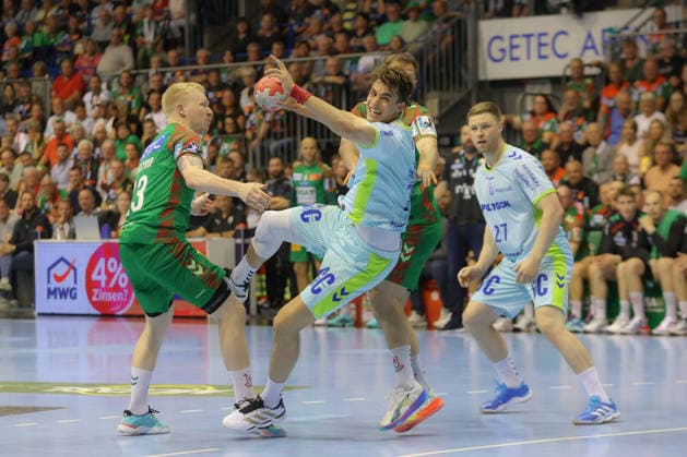 03 06 2026, xtgx, Handball, Daikin HBL, SC Magdeburg VfL Gummersbach v l Julian Koester Köster, Gummersbach, 7 wirft Tor, Torschuetze, erzielt Tor, Treffer, scores the goal Magdeburg