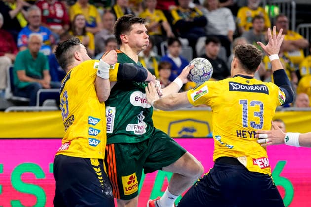 from left Jannik Kohlbacher RNL, 80 , Renars Uscins Die Recken, 10 , Sebastian Heymann RNL, 13 , duel, duel, tackle, tackling, dynamics, action, action, 03 06 2026, Mannheim Germany , Handball, Bundesliga, Rhein Neckar Löwen TSV Hannover Burgdorf xozx