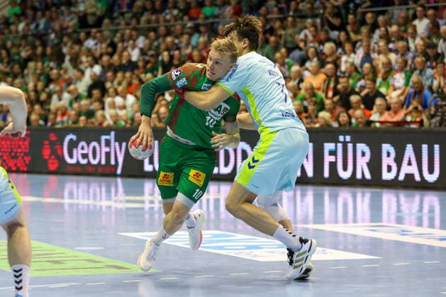 03 06 2026, xgox, Handball Daikin HBL SC Magdeburg VfL Gummersbach emspor, v l Gisli Thorgeir Kristjansson Magdeburg, 10 , Julian Koester Köster, Gummersbach, 7 duel, duel, fight, tackle Magdeburg