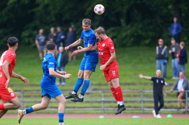 from left Paul Lentz Blumenthaler SV, 23 and Dominik Swientek 1 FC Germania Egestorf Langreder, 12 in duel, duel, dynamics, action, action, match scene, 03 06 2026, Bremen Germany , Soccer, promotion round Regionalliga Nord, Blumenthaler SV 1 FC Germania Egestorf Langreder xobx