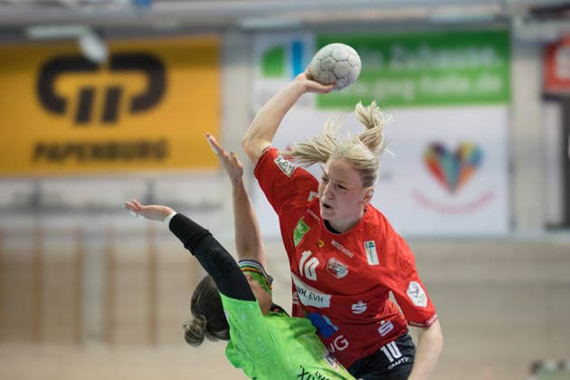 Angela Cappellaro Berlin, 17 , Viktoria Marksteiner Halle, 10 , SV Union Halle Neustadt vs Füchse Berlin, Spreefüxxe, Handball Bundesliga Frauen, Relegation, First leg, Season 2025 26, 03 06 2026 Halle SWH Arena Sachsen Anhalt Germany