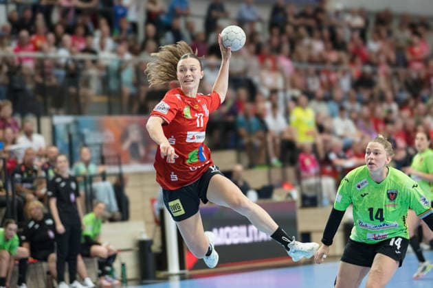 Emma Hertha Halle, 17 , Michelle Stefes Berlin, 14 , SV Union Halle Neustadt vs Füchse Berlin, Spreefüxxe, Handball Bundesliga Frauen, Relegation, First leg, Season 2025 26, 03 06 2026 Halle SWH Arena Sachsen Anhalt Germany