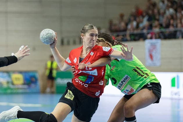 Tabea Wipper Halle, 22 , Naomi Conze Berlin, 5 , SV Union Halle Neustadt vs Füchse Berlin, Spreefüxxe, Handball Bundesliga Frauen, Relegation, First leg, Season 2025 26, 03 06 2026 Halle SWH Arena Sachsen Anhalt Germany