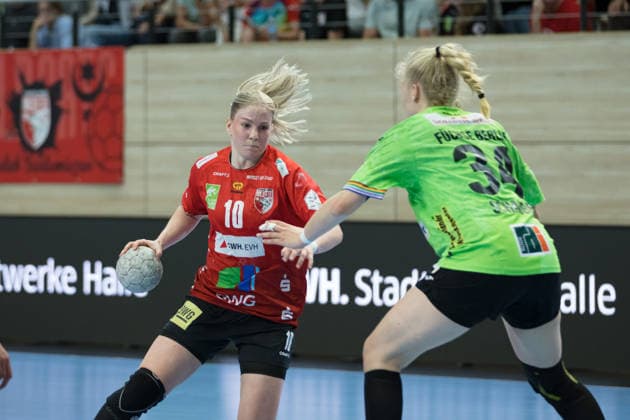 Viktoria Marksteiner Halle, 10 , Jonna Schraube Berlin, 34 , SV Union Halle Neustadt vs Füchse Berlin, Spreefüxxe, Handball Bundesliga Frauen, Relegation, First leg, Season 2025 26, 03 06 2026 Halle SWH Arena Sachsen Anhalt Germany