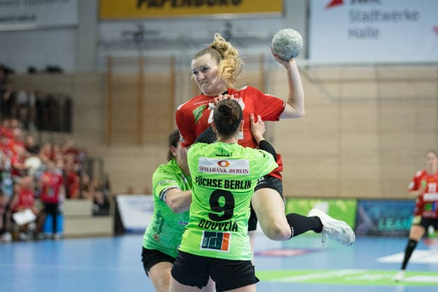 Lucy Gündel Berlin, 11 , Cara Reuthal Halle, 26 , Anais Gouveia Berlin, 9 , SV Union Halle Neustadt vs Füchse Berlin, Spreefüxxe, Handball Bundesliga Frauen, Relegation, First leg, Season 2025 26, 03 06 2026 Halle SWH Arena Sachsen Anhalt Germany