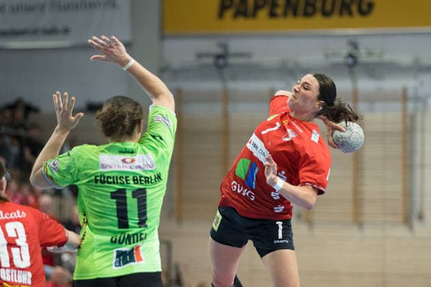Lucy Gündel Berlin, 11 , Engelina Alida Corona Molenaar Halle, 7 , SV Union Halle Neustadt vs Füchse Berlin, Spreefüxxe, Handball Bundesliga Frauen, Relegation, First leg, Season 2025 26, 03 06 2026 Halle SWH Arena Sachsen Anhalt Germany