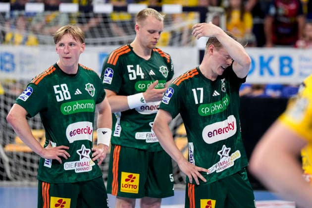 from left Daniel Weber Die Recken, 58 , Justus Fischer Die Recken, 54 , August Baskar Pedersen Die Recken, 17 , players from TSV Hannover Burgdorf Die Recken , disappointed about the defeat, disappointment after the final whistle, highlight, loser, lost, frustration, disappointed, pessimistic, 03 06 2026, Mannheim Germany , Handball, Bundesliga, Rhein Neckar Löwen TSV Hannover Burgdorf xozx