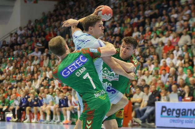 03 06 2026, xtgx, Handball, Daikin HBL, SC Magdeburg VfL Gummersbach v l Felix Claar Magdeburg, 7 , Kay Smits Gummersbach, 31 , Elvar Orn Jonsson Magdeburg, 19 duel, duel, fight, tackle Magdeburg