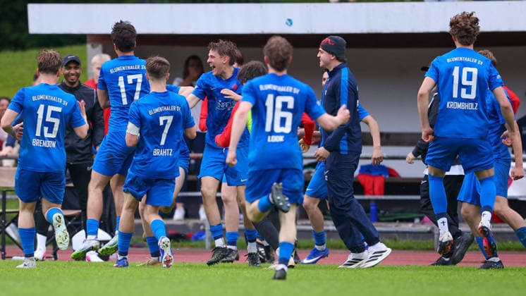Players of Blumenthaler SV with goal celebration, cheer, cheering, optimistic, game scene, highlight, joy about the goal to 3 2, 03 06 2026, Bremen Germany , Football, promotion round Regionalliga Nord, Blumenthaler SV 1 FC Germania Egestorf Langreder xobx