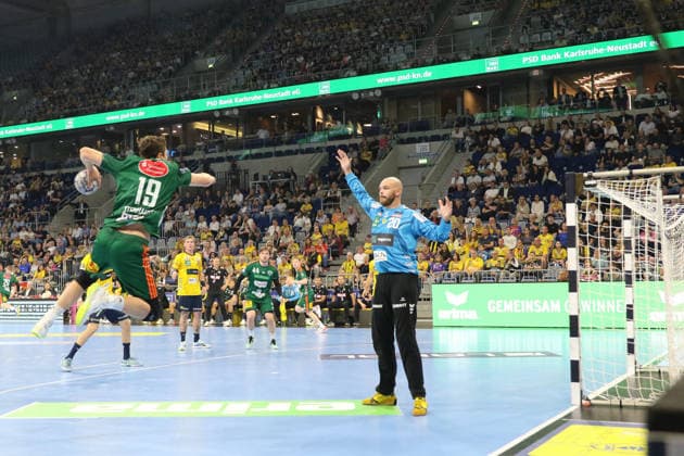from left Marius Steinhauser TSV Hannover Burgdorf, 19 , Mike Jensen Rhein Neckar Loewen, 20 GER, Rhein Neckar Loewen vs TSV Hannover Burgdorf, Handball, 1 Bundesliga, Season 2025 2026, 03 05 2026 GER, Rhein Neckar Loewen vs TSV Hannover Burgdorf, 1 Bundesliga, Season 2025 2026, 03 05 2026 Mannheim Copyright: xEibner-Pressefoto JoergxHirschx EP_JHH