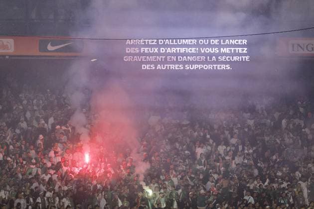 Fußball, Testspiel, Niederlande - Algerien #4 ROTTERDAM - Algerian supporters light flares during the friendly international match, Länderspiel, Nationalmannschaft between the Netherlands and Algeria at Feyenoord stadium De Kuip on June 3, 2026, in Rotterdam, the Netherlands. The Dutch national team, Nationalteam is preparing for the 2026 World Cup. BAS CZERWINSKI ANP International Friendly, Länderspiel, Nationalmannschaft 2026 xVIxANPxSportx xxANPxIVx 560017538 originalFilename: 560017538.jpg