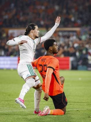 Fußball, Testspiel, Niederlande - Algerien #5 ROTTERDAM - (lr) Anis Hadj Moussa of Algeria reacts after scoring the 0-1 and Jorrel Hato of the Netherlands during the friendly international match, Länderspiel, Nationalmannschaft between the Netherlands and Algeria at Feyenoord stadium De Kuip on June 3, 2026, in Rotterdam, the Netherlands. The Dutch national team, Nationalteam is preparing for the 2026 FIFA World Cup, WM, Weltmeisterschaft, Fussball BAS CZERWINSKI ANP International Friendly, Länderspiel, Nationalmannschaft 2026 xVIxANPxSportx xxANPxIVx 560018868 originalFilename: 560018868.jpg