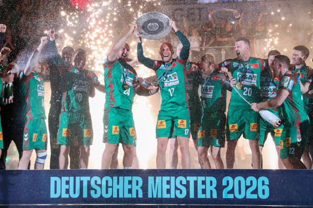 03 06 2026, xgox, Handball Daikin HBL SC Magdeburg VfL Gummersbach emspor, v l Christian O Sullivan Magdeburg, 24 , Tim Hornke Magdeburg, 17 cheering for the German championship, championship trophy, award ceremony, award ceremony, cup Magdeburg