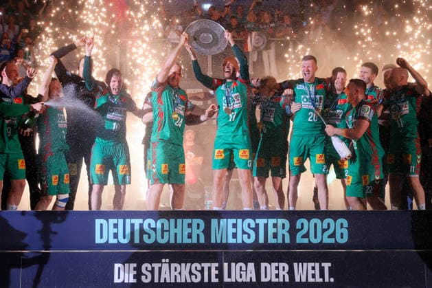 03 06 2026, xtgx, Handball, Daikin HBL, SC Magdeburg VfL Gummersbach v l award ceremony around Christian O Sullivan Magdeburg, 24 and Tim Hornke Magdeburg, 17 , championship bowl, bowl, trophy jubilation over title win, championship, German champion, jubilates, celebration Magdeburg
