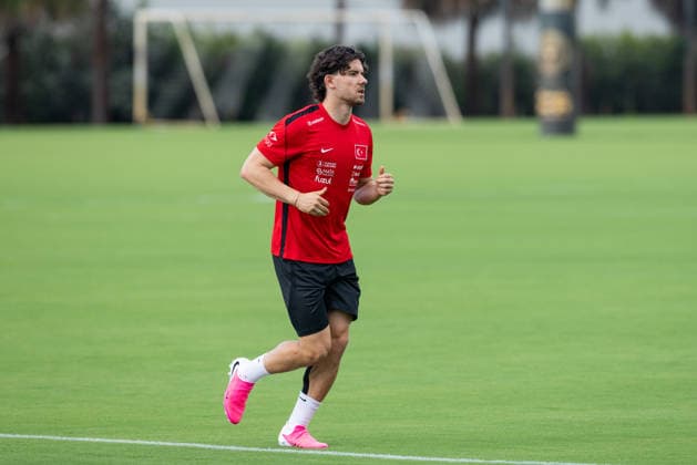 Ahead of 2026 FIFA World Cup, WM, Weltmeisterschaft, Fussball MIAMI, FLORIDA, UNITED STATES - JUNE 3: Ferdi Kadioglu of Turkiye train as preparations begin for the upcoming FIFA World Cup. Miami, Florida, U.S., June, 3, 2026. Mostafa Bassim Anadolu Florida United States. Editorial use only. Please get in touch for any other usage. Copyright: x2026xAnadoluxMostafaxBassimx