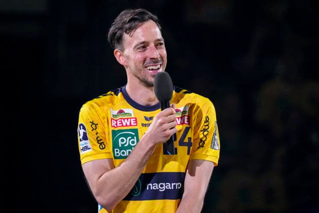 Patrick Groetzki RNL, 24 , player of Rhein Neckar Löwen, single picture, single photo, at his farewell, farewell as an active player from the club, at the end of his career, action, action, speaks to the fans, joy, rejoice, rejoices, friendly, cheerful, happy, beaming, optimistic, 03 06 2026, Mannheim Germany , Handball, Bundesliga, Rhein Neckar Löwen TSV Hannover Burgdorf xozx