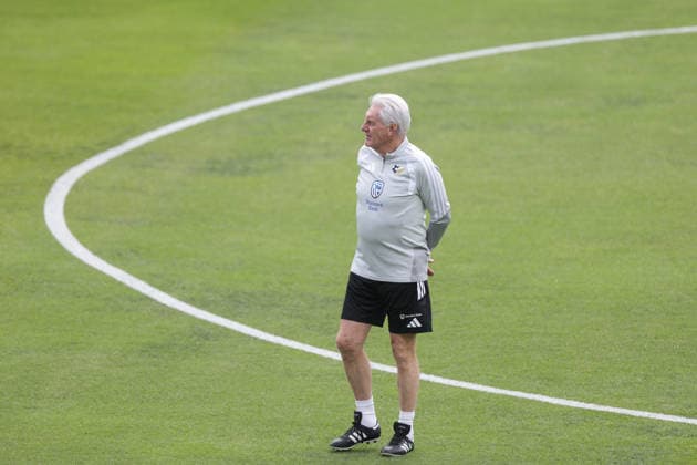 (260604) -- PACHUCA, June 4, 2026 -- Hugo Broos, head coach of the South African national soccer team reacts during a team s open training session for the FIFA World Cup, WM, Weltmeisterschaft, Fussball 2026 at Hidalgo Stadium in Pachuca, Hidalgo State, Mexico, on June 3, 2026. (Photo by Xinhua) (SP)MEXICO-PACHUCA-FOOTBALL-FIFA WORLD CUP-SOUTH AFRICA TEAM TRAINING FranciscoxCanedo