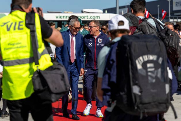 SOCCER - FIFA World Cup, WM, Weltmeisterschaft, Fussball 2026, preview VIENNA,AUSTRIA,04.JUN.26 - SOCCER - FIFA World Cup 2026, USA, Mexico, Canada, preview, farewell OEFB, Oesterreichischer Fussball-Bund. Image shows president Alexander van der Bellen (Austria) and head coach Ralf Rangnick (AUT). GEPAxpictures xPhilippxBrem