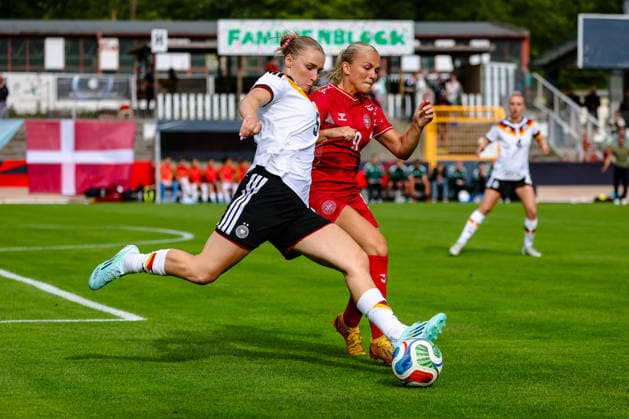 Jella Veit U23 womens national team Germany, 05 duel, duel, fight on the ball with Mai Wendicke U23 womens national team Denmark, 09 , GER, Germany vs Denmark, U23 womens national team, test match, Season 2025 2026, 04 06 2026 ,¨ DFL REGULATIONS PROHIBIT ANY USE OF PHOTOGRAPHS AS IMAGE SEQUENCES AND OR QUASI VIDEO,¨ GER, Germany vs Denmark, U23 Womens National Team, Test Match, Season 2025 2026, 04 06 2026 Leipzig Copyright: xEibner-Pressefoto LauraxRoemerx EP_LRR