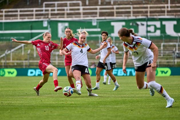 04 06 2026, GER, Womens soccer, International test matches, Friendly match, 2026, Germany U23 Denmark U23 Vanessa Diehm 4, Germany U23w , action, with ball, duel Leipzig Alfred Kunze Sportpark Sachsen Germany