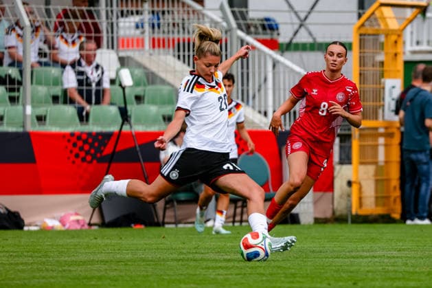 Julia Landenberger U23 women national team Germany, 20 on the ball, shoots, pass, Josefine Valvik U23 women national team Denmark, 08 , GER, Germany vs Denmark, U23 women national team, test match, Season 2025 2026, 04 06 2026 ,¨ DFL REGULATIONS PROHIBIT ANY USE OF PHOTOGRAPHS AS IMAGE SEQUENCES AND OR QUASI VIDEO,¨ GER, Germany vs Denmark, U23 Womens National Team, Test Match, Season 2025 2026, 04 06 2026 Leipzig Copyright: xEibner-Pressefoto LauraxRoemerx EP_LRR