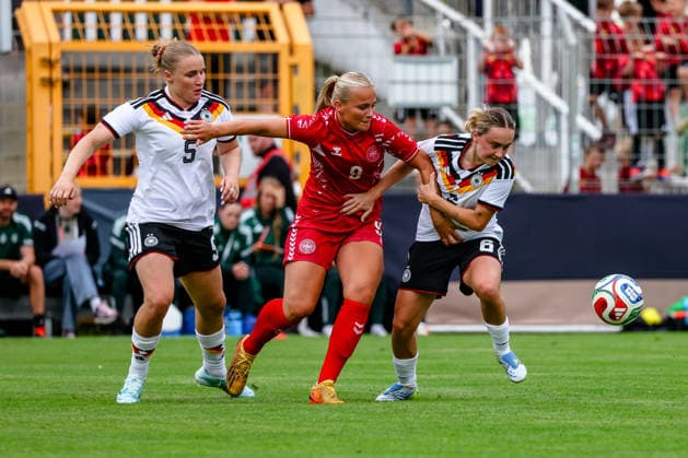 Jella Veit U23 women national team Germany, 05 , Mai Wendicke U23 women national team Denmark, 09 , Sofie Zdebel U23 women national team Germany, 06 duel, duel, fight for the ball, GER, Germany vs Denmark, U23 Womens National Team, Test Match, Season 2025 2026, 04 06 2026 ,¨ DFL REGULATIONS PROHIBIT ANY USE OF PHOTOGRAPHS AS IMAGE SEQUENCES AND OR QUASI VIDEO,¨ GER, Germany vs Denmark, U23 Womens National Team, Test Match, Season 2025 2026, 04 06 2026 Leipzig Copyright: xEibner-Pressefoto LauraxRoemerx EP_LRR