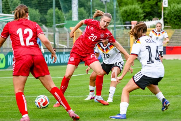 Therese Vestermark U23 women national team Denmark, 20 on the ball against Estrella Merino Gonzales U23 women national team Germany, 10 , Marie Steiner U23 women national team Germany, 14 , duel, duel, fight, GER, Germany vs Denmark, U23 Womens National Team, Test Match, Season 2025 2026, 04 06 2026 ,¨ DFL REGULATIONS PROHIBIT ANY USE OF PHOTOGRAPHS AS IMAGE SEQUENCES AND OR QUASI VIDEO,¨ GER, Germany vs Denmark, U23 Womens National Team, Test Match, Season 2025 2026, 04 06 2026 Leipzig Copyright: xEibner-Pressefoto LauraxRoemerx EP_LRR