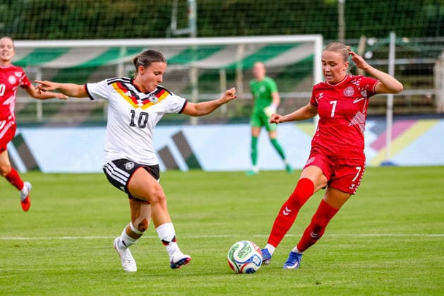 Estrella Merino Gonzales U23 women national team Germany, 10 duel, duel, fight Sarah Thygesen U23 women national team Denmark, 07 , GER, Germany vs Denmark, U23 women national team, test match, Season 2025 2026, 04 06 2026 ,¨ DFL REGULATIONS PROHIBIT ANY USE OF PHOTOGRAPHS AS IMAGE SEQUENCES AND OR QUASI VIDEO,¨ GER, Germany vs Denmark, U23 Womens National Team, Test Match, Season 2025 2026, 04 06 2026 Leipzig Copyright: xEibner-Pressefoto LauraxRoemerx EP_LRR