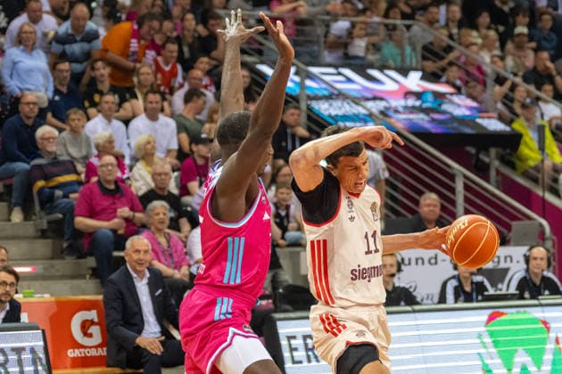 duel between Tylan Birts Telekom Baskets Bonn, 05 and Vladimir Lucic FC Bayern Muenchen Basketball, 11 Telekom Baskets Bonn vs FC Bayern Muenchen, Basketball, e@sy credit BBL, semi-final, 3 match, 2025 2026 season, 04 06 2026 Telekom Baskets Bonn vs FC Bayern Muenchen, Basketball, e@sy credit BBL, semi-final, 3 match, 2025 2026 season, 04 06 2026 Bonn Copyright: xEibner-Pressefoto ThomasxHaeslerx EP_THR
