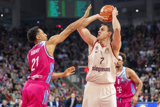 duel between Joel Aminu Telekom Baskets Bonn, 21 and Johannes Voigtmann FC Bayern Muenchen Basketball, 07 Telekom Baskets Bonn vs FC Bayern Muenchen, Basketball, e@sy credit BBL, semi-final, 3 match, 2025 2026 season, 04 06 2026 Telekom Baskets Bonn vs FC Bayern Muenchen, Basketball, e@sy credit BBL, semi-final, 3 match, 2025 2026 season, 04 06 2026 Bonn Copyright: xEibner-Pressefoto ThomasxHaeslerx EP_THR