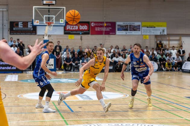 Bjarne Kraushaar Phoenix Hagen, 04 Lucas Mayer Bozic Estriche Knights Kirchheim, 08 Fabian Bleck Phoenix Hagen, 10 GER, Bozic Estriche Knights Kirchheim vs Phoenix Hagen, BARMER 2 Basketball Bundesliga, Playoffs Final Game 1, Season 2025 2026, 04 06 2026 GER, Bozic Estriche Knights Kirchheim vs Phoenix Hagen, BARMER 2 Basketball Bundesliga, Playoffs Final Game 1, Season 2025 2026, 04 06 2026 Kirchheim unter Teck Copyright: xEibner-Pressefoto NinaxSanderx EP_NSR