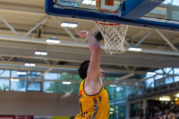 Nicolas Bretzel Bozic Estriche Knights Kirchheim, 21 GER, Bozic Estriche Knights Kirchheim vs Phoenix Hagen, BARMER 2 Basketball Bundesliga, Playoffs Final Game 1, Season 2025 2026, 04 06 2026 GER, Bozic Estriche Knights Kirchheim vs Phoenix Hagen, BARMER 2 Basketball Bundesliga, Playoffs Final Game 1, Season 2025 2026, 04 06 2026 Kirchheim unter Teck Copyright: xEibner-Pressefoto NinaxSanderx EP_NSR