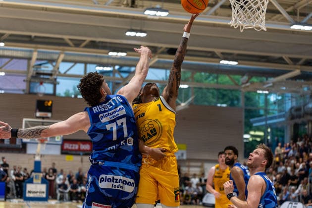 Anzac Joseph Dennis Rissetto Phoenix Hagen, 77 Phillip Montreal Russell Bozic Estriche Knights Kirchheim, 01 GER, Bozic Estriche Knights Kirchheim vs Phoenix Hagen, BARMER 2 Basketball Bundesliga, Playoffs Final Game 1, Season 2025 2026, 04 06 2026 GER, Bozic Estriche Knights Kirchheim vs Phoenix Hagen, BARMER 2 Basketball Bundesliga, Playoffs Final Game 1, Season 2025 2026, 04 06 2026 Kirchheim unter Teck Copyright: xEibner-Pressefoto NinaxSanderx EP_NSR