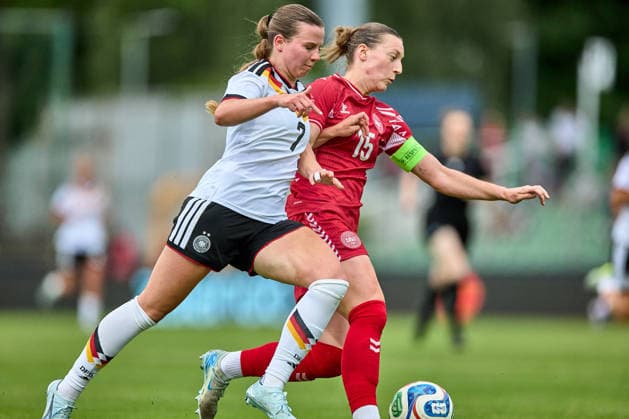 04 06 2026, GER, Womens soccer, International test matches, Friendly match, 2026, Germany U23 Denmark U23 Sarah Mattner 7, Germany U23w, li , Karen Knudsen 15, Denmark U23 , Action, with ball, duel Leipzig Alfred Kunze Sportpark Sachsen Germany