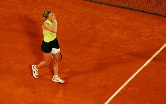 Qualifier Maja Chwalinska celebrates reaching the final of Roland Garros with a straight sets win over Diana Shnaider French Open Tennis, Day Twelve, Tennis, Roland Garros, Paris, France - 04 Jun 2026Paris Roland Garros France EDITORIAL USE ONLY No use with unauthorised audio, video, data, fixture lists, club league logos or live services. Online in-match use limited to 120 images, no video emulation. No use in betting, games or single club league player publications. Copyright: xJavierxGarcia Shutterstockx 16906558ao