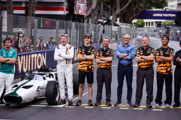 F1 - MONACO GRAND PRIX 2026 McLaren F1 Team 1000th Grand prixs celebration picture Fernando Alonso, Mika Hakkinen, Oscar Piastri, Andrea Stella, Stefano Domenicalli, Zak Brown, Lando Norris, McLaren M2B during the Formula 1 Grand Prix de Canada 2026, 6th round of the 2026 Formula One World Championship, WM, Weltmeisterschaft from June 5 to 7, 2026 on the Circuit de Monaco, in Monte-Carlo, Monaco - Monte-CarloMonaco Copyright: xXavixBonillax