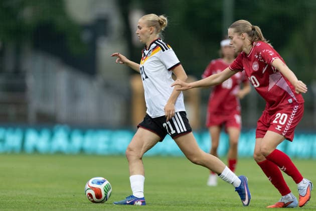 GER, Leipzig, DFB, Football, Womens football, international friendly, Germany U23 vs Denmark U23 in the picture from l Paulina Bartz Germany U23 21 , Therese Vestermark Denmark 20 , duel 04 06 2026, Alfred Kunze Sportpark Leipzig DFB REGULATIONS PROHIBIT ANY USE OF PHOTOGRAPHS AS IMAGE SEQUENCES AND OR QUASI VIDEO, Copyright: HMBxMedia PaulxFritz