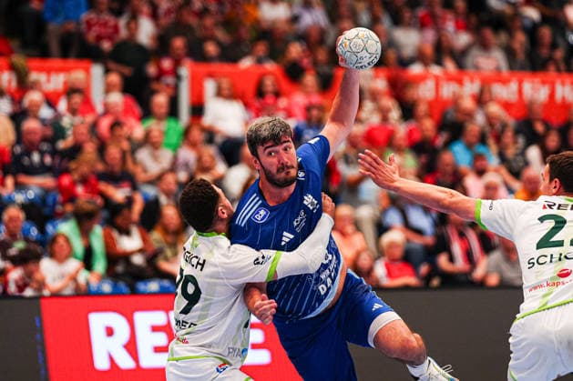 Ahmed Nafea HSG Wetzlar, 79 , Jacob Lassen Handball Sport Verein Hamburg, 09 GER, Handball Sport Verein Hamburg vs HSG Wetzlar, Handball, 1 Bundesliga, Matchday 33, Season 2025 2026, 04 06 2026 GER, Handball Sport Verein Hamburg vs HSG Wetzlar, Handball, 1 Bundesliga, Matchday 33, Season 2025 2026, 04 06 2026 Hamburg Copyright: xEibner-Pressefoto MarcelxvonxFehrnx EP_MFN