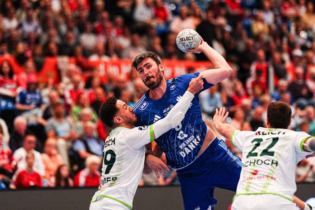 Ahmed Nafea HSG Wetzlar, 79 , Jacob Lassen Handball Sport Verein Hamburg, 09 GER, Handball Sport Verein Hamburg vs HSG Wetzlar, Handball, 1 Bundesliga, Matchday 33, Season 2025 2026, 04 06 2026 GER, Handball Sport Verein Hamburg vs HSG Wetzlar, Handball, 1 Bundesliga, Matchday 33, Season 2025 2026, 04 06 2026 Hamburg Copyright: xEibner-Pressefoto MarcelxvonxFehrnx EP_MFN